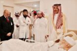 أمير المدينة المنورة يطمئن على الشيخ أبو بكر الجزائري