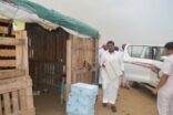 جمعية البر الخيرية بالطوال توزع السلال الغذائية