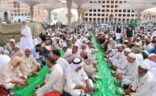 السفر الرمضانية بالمسجد النبوي تجسد مظاهر التآخي والتعاون