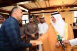 أمير منطقة تبوك يكرّم مقيماً مصرياً أنقذ محطة وقود من الاحتراق