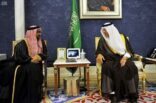الأمير خالد الفيصل وأبناء الأمير عبد الرحمن بن عبد العزيز رحمه الله يستقبلون المعزين في جدة
