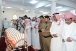جموع المصلين تؤدي صلاة الميت على شهيد الواجب إبراهيم عشيري