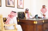 نائب أمير جازان يلتقي المواطنين والمقيمين ويوجه بإنهاء معاملاتهم