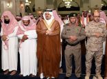 الأمير محمد بن عبدالرحمن يؤدي صلاة الميت على الشهيد الغانم