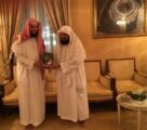 الرئيس العام يكرم الشيخ حمد الدغريري مؤذن المسجد الحرام