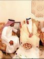 الأمير محمد بن عبدالرحمن ينقل تعازي القيادة الرشيدة في وفاة رئيس الأخويا بالديوان الملكي