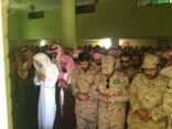 جموع المصلين تؤدي صلاة الميت على شهيد الواجب الرقيب فهد الذيابي