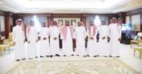 أمير جازان بالنيابة يستقبل أعضاء فريق ( حزم ونماء ) بالتلفزيون السعودي