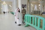 إدارة المصاحف تنظم الدواليب بالتوسعة الشمالية للحرم