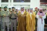 أمير القصيم يؤدي الصلاة على شهداء الواجب
