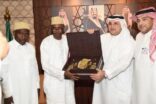 قطان يبحث مع  نائب رئيس دولة جزر القمر خدمات 1200 حاج
