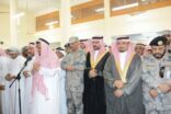 الحجري يؤدي صلاة الميت على شهيد الواجب عبدالله شراحيلي