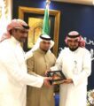 المدلج يكرم الزميل الإعلامي عمر الشيخ