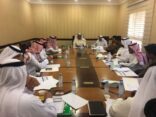 محافظ بيش يعقد اجتماعاً تحضيرياً استعدادا لليوم الوطني