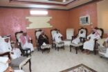العمري يقدم  العزاء في شهيد الواجب القلوي