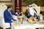 وزير الدولة للشؤون الخارجية يصل إلى طاجكيستان