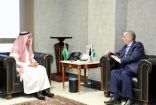 وزير العمل يبحث مع السفير الأردني أوجه التعاون بين البلدين