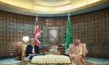 خادم الحرمين الشريفين يستقبل رئيسة وزراء بريطانيا ويعقد جلسة مباحثات معها