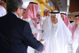 الأمير عبدالعزيز بن سلمان يتفقد مرضى جمعية كلانا المنومين في مركز ديماس في الرياض