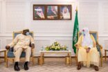 وزير الشؤون الإسلامية يلتقي الأمين العام لمجمع الفقه الإسلامي الدولي