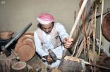 سوق عكاظ يُبرز فنون الأعمال الخشبية