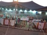 سفراء المصيف يقدمون الإرشاد السياحي لزوار سوق عكاظ