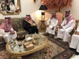 أمير منطقة الرياض يعزي أسرة العميل