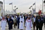 سفراء ورؤساء بعثات دبلوماسية يزورون المهرجان