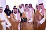 أمير الشرقية يُسلم أول قطعة أرض لمستفيدي صنعة على هامش تدشين ملتقى بيبان الشرقية