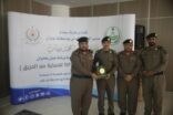مساعد وزير الداخلية ومدير الدفاع المدني بمنطقة جازان يكرمان النقيب قحل
