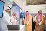 الامير فيصل بن سلمان يكرم الشباب الفائزين بمسابقة بناء طيبة تبتكر