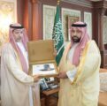 نائب أمير جازان يستقبل مدير جامعة جازان ويتسلّم التقرير السنوي للجامعة