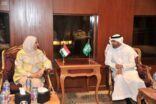 وزير العمل والتنمية الاجتماعية يلتقي وزيرة الدولة الكويتية للشؤون الاقتصادية