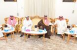 أمير حائل يقدم العزاء لأسرة الرخيص