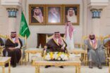 أمير الجوف يستقبل المواطنين والمسؤولين بالمنطقة