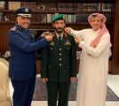 السفير الدخيل يقلد الصقير رتبته الجديدة