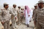 الدكتور السند يزور الجنود المرابطين على الحد الجنوبي بنجران