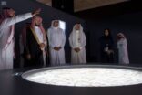 الشيخ الشثري يزور معرض مدن دمرها الإرهاب