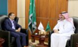 سفير خادم الحرمين الشريفين لدى اليمن يلتقي وزير الخدمة المدنية اليمني