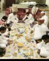إفطار اليوم الأول على سفرة كبير الأسرة عادة رمضانية تراثية عرفت بها الحجاز