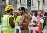 خدمات إنسانية يقدمها رجال الأمن لخدمة قاصدي بيت الله الحرام