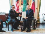 حاكم ولاية تكساس يستقبل القنصل السعودي العنقري