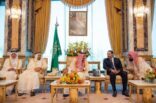 خادم الحرمين الشريفين يستقبل المهنئين بعيد الفطر