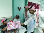 أمانة الرياض تعايد الأطفال المرضى وتشاركهم فرحة العيد