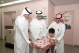 أمانة الرياض تعايد الأطفال المنومين في مستشفى قوى الأمن