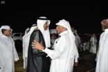 محافظ صامطة ينقل تعازي القيادة لذوي الشهيد جاري