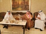 أمير منطقة الرياض يقدم العزاء لأسرة الحبيب في وفاة والدتهم