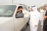 محافظ محايل يستقبل زوار المحافظة المتوجهين إلى مدينة أبها