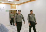 العقيد العشيوان يتفقد سير العمل بإدارة جوازات محافظة حبونا