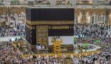 رفع ثوب الكعبة المشرفة استعداداً لموسم حج 1440